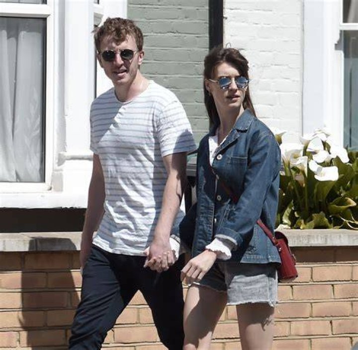 
Daisy Edgar Jones’ Boyfriend, Is She In A Relationship With Tom Varey? 