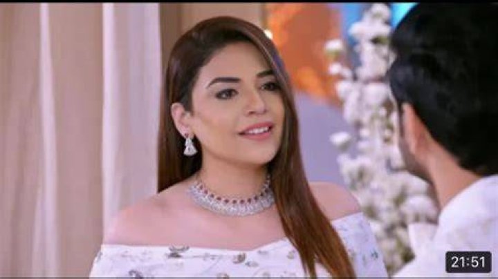 
Kundali Bhagya 9th September 2022 Written Update: Arjun ties Preeta’s blouse knot 